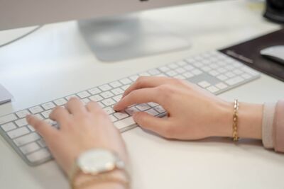 /assets/images/k/tastatur-agentur-arbeit-4bzgnp39g5jamvg.jpg
