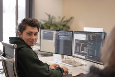/assets/images/z/lukas-buero-10y138d8k5ywjyb.jpg